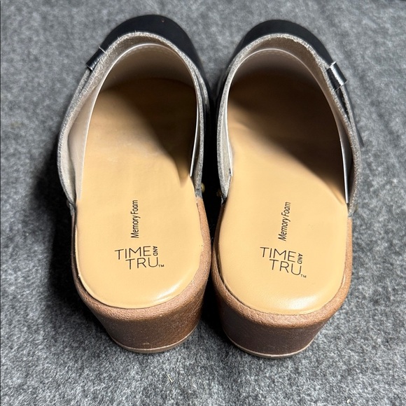 Time and Tru Black and Tan Clogs - Picture 6 of 9